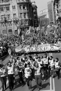 La Korrika a su paso por Bilbao en 2015. Fotografía de AEK.