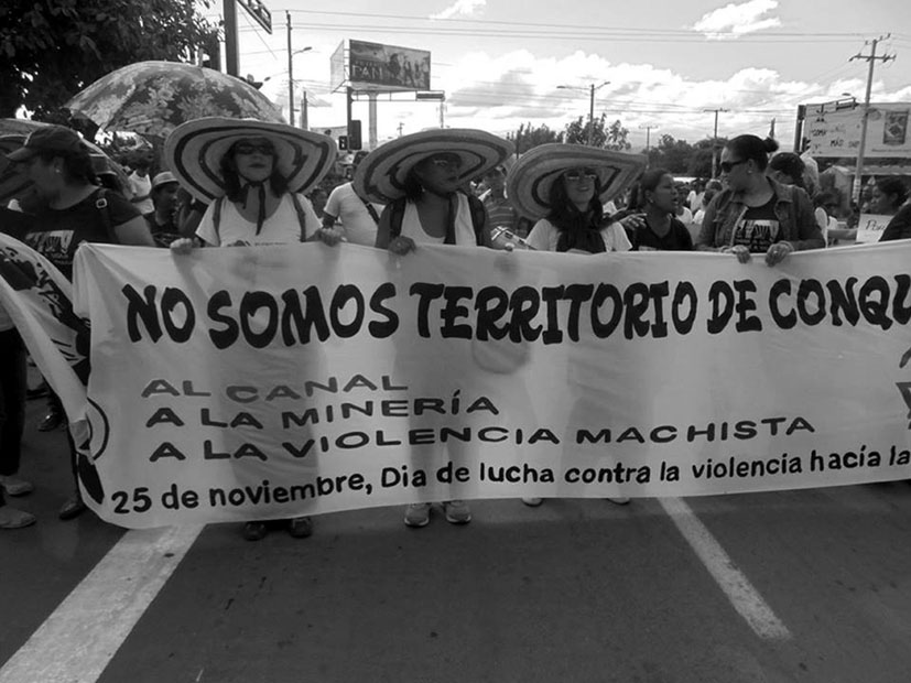 Los grupos feministas y de mujeres están tomando en Nicaragua un papel protagonista dentro de la sociedad civil como oposición al proyecto bajo el lema: soberanía para mi cuerpo, soberanía para mi país. Fotografía: Rosibel Kreimann.