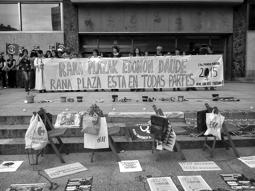 Acto de sensibilización en Bilbao en el tercer aniversario del Rana Plaza (2015). FOTOGRAFÍA: SETEM y Campaña Ropa Limpia.